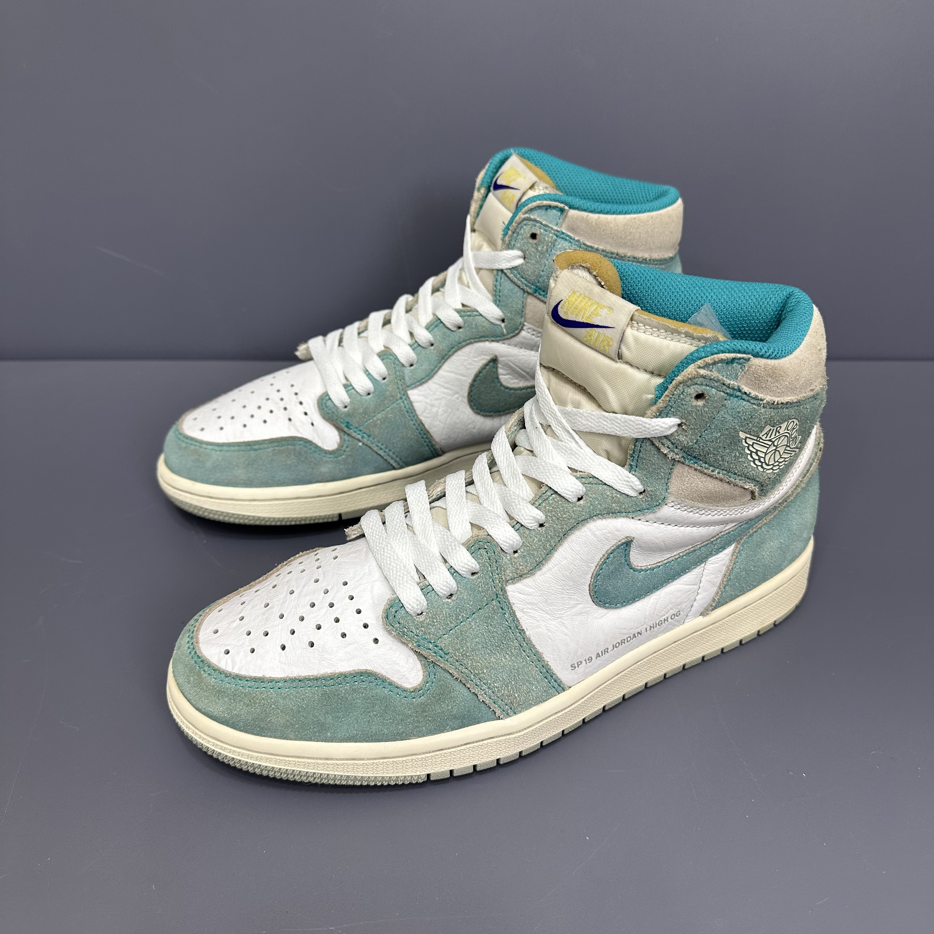 43码 aj1蒂芙尼 休闲鞋 成色可以 总体不错 秒价