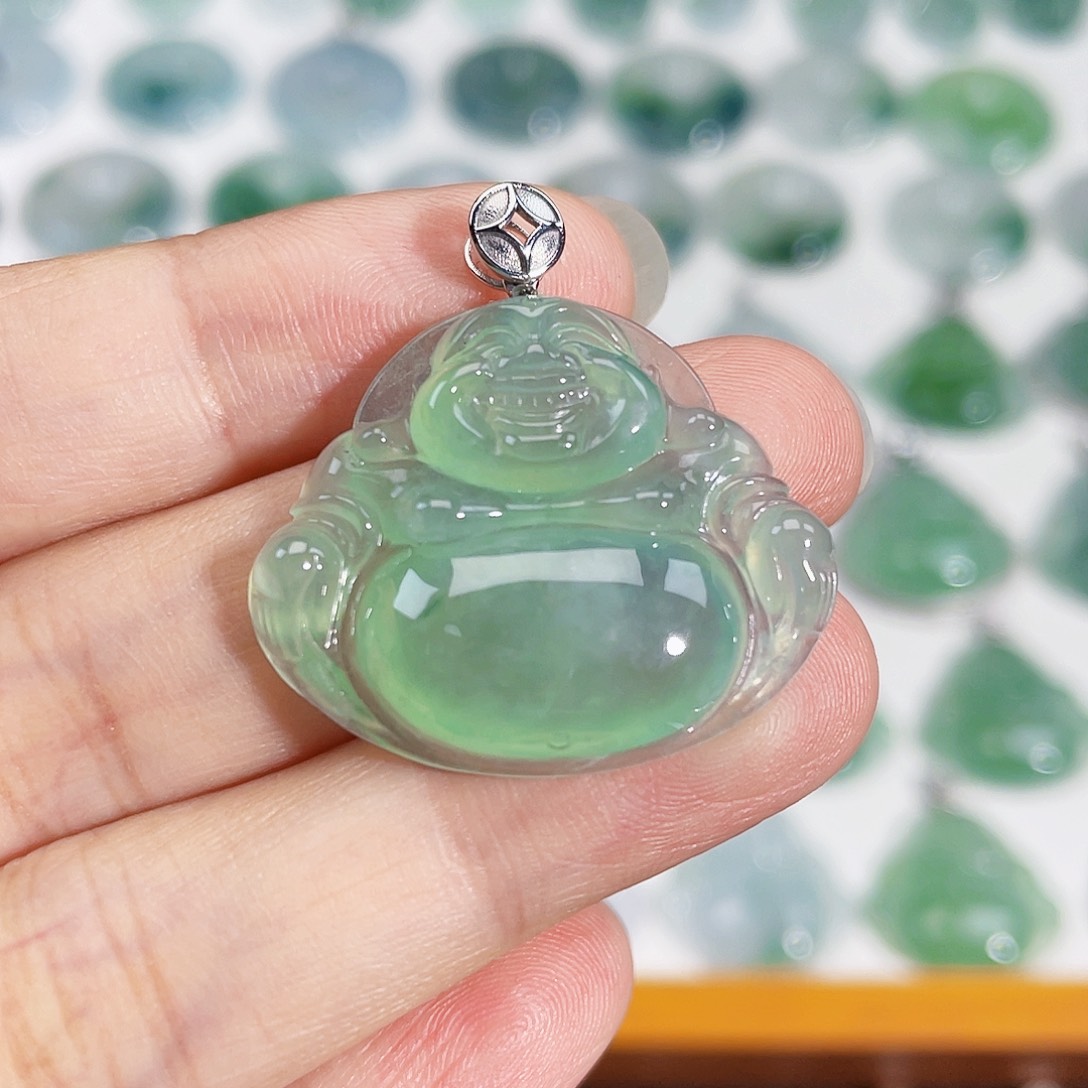 颈饰18K金镶嵌翡翠吊坠