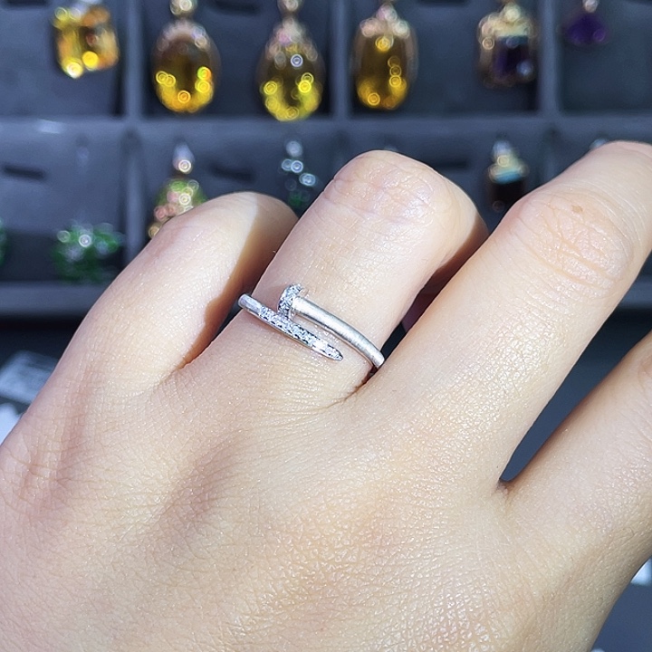 18K金镶嵌戒指/指环钻石