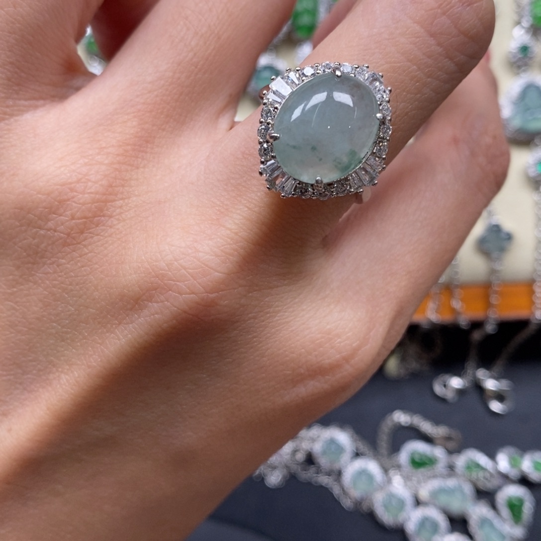 翡翠颈饰未镶嵌翡翠