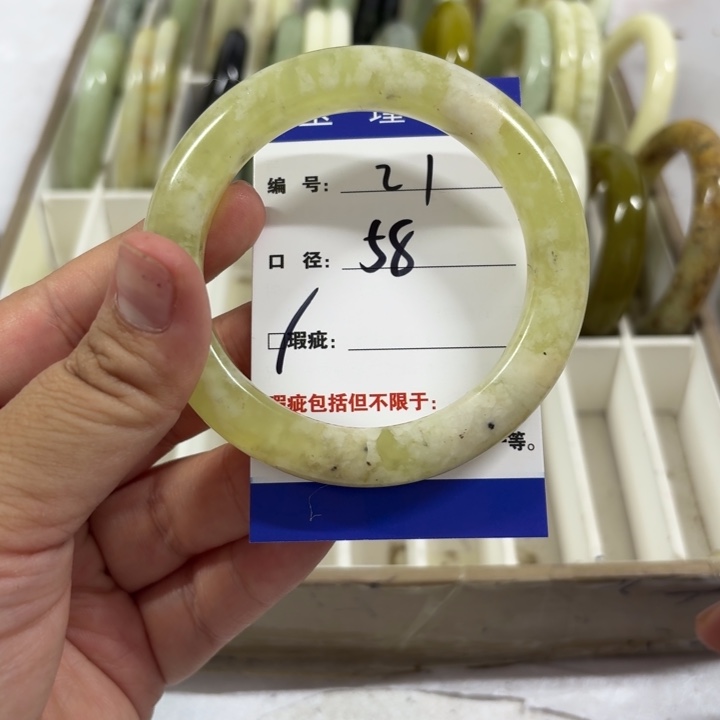 未镶嵌蛇纹石玉手镯