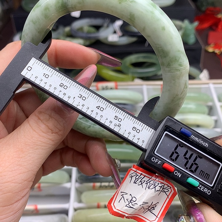 蛇纹石玉手镯未镶嵌1004