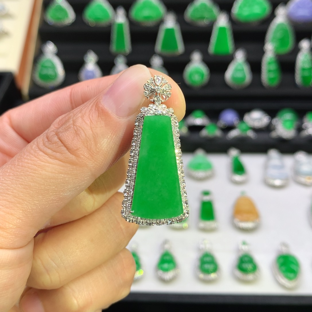 翡翠吊坠(不含链)18K金镶嵌