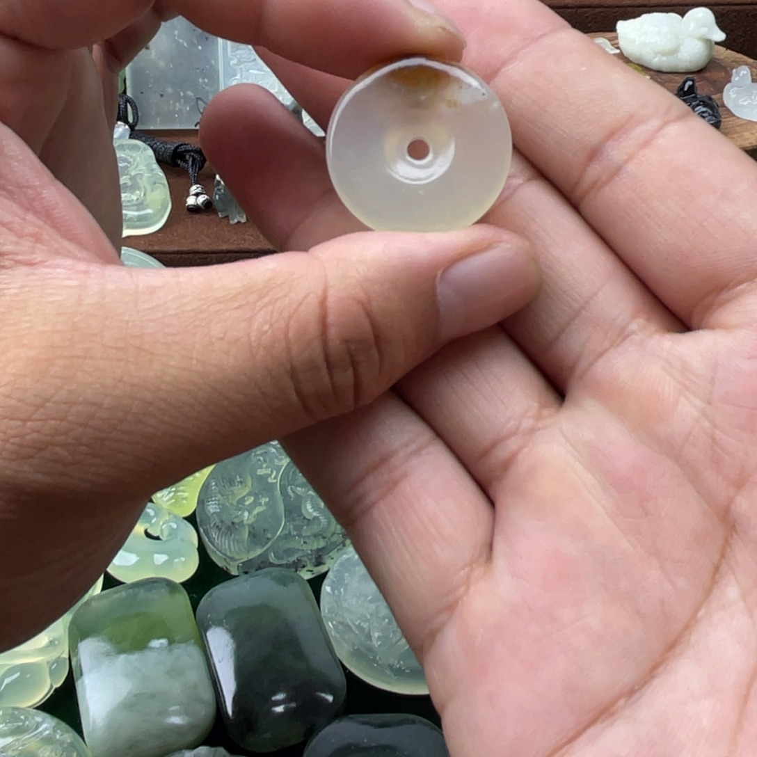 未镶嵌蛇纹石玉颈饰