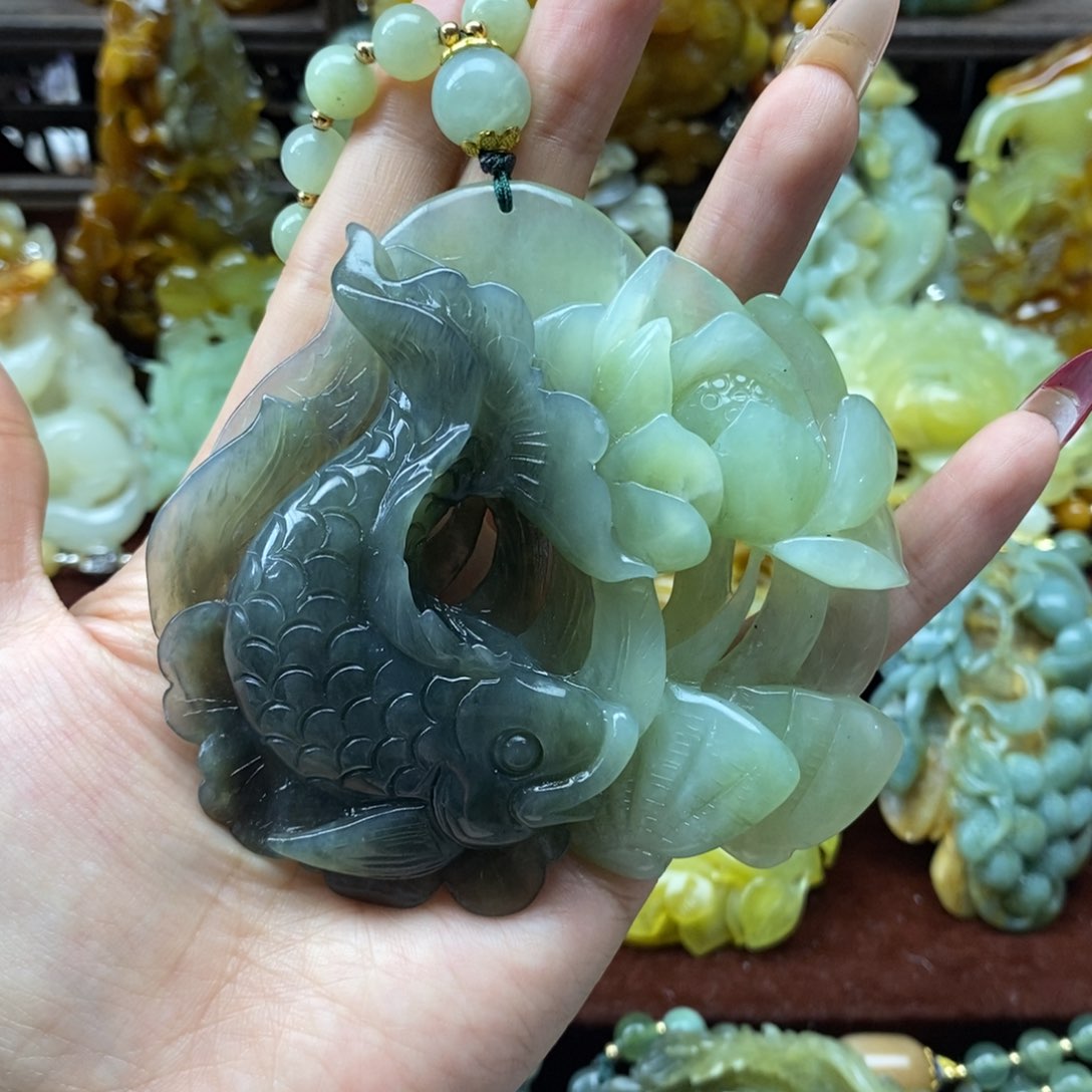 蛇纹石玉挂件未镶嵌