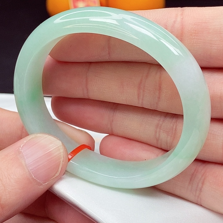 翡翠手镯未镶嵌56圈贵妃