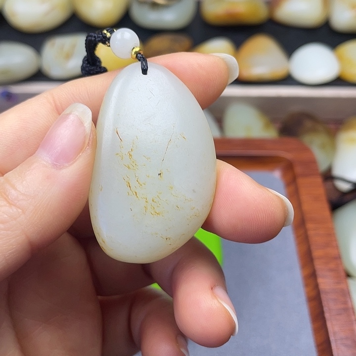 程***D和田玉未镶嵌颈饰