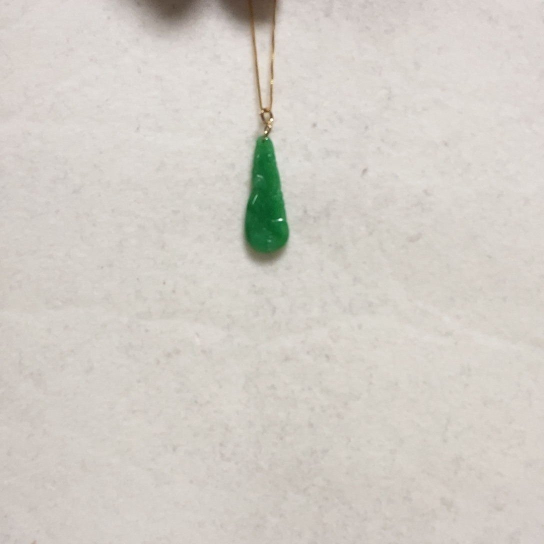 翡翠颈饰18K金镶嵌简单