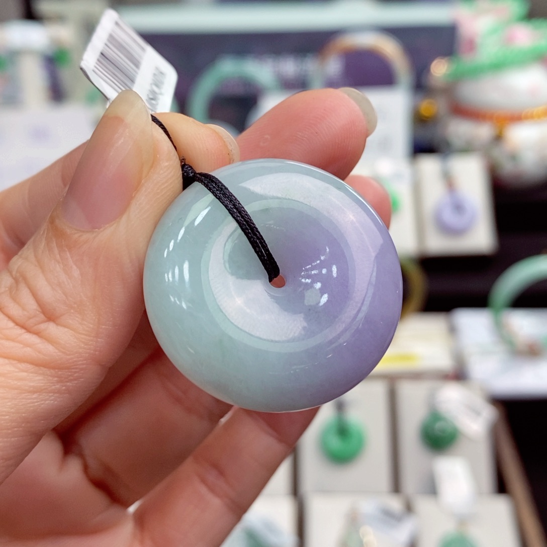 翡翠颈饰未镶嵌平安扣