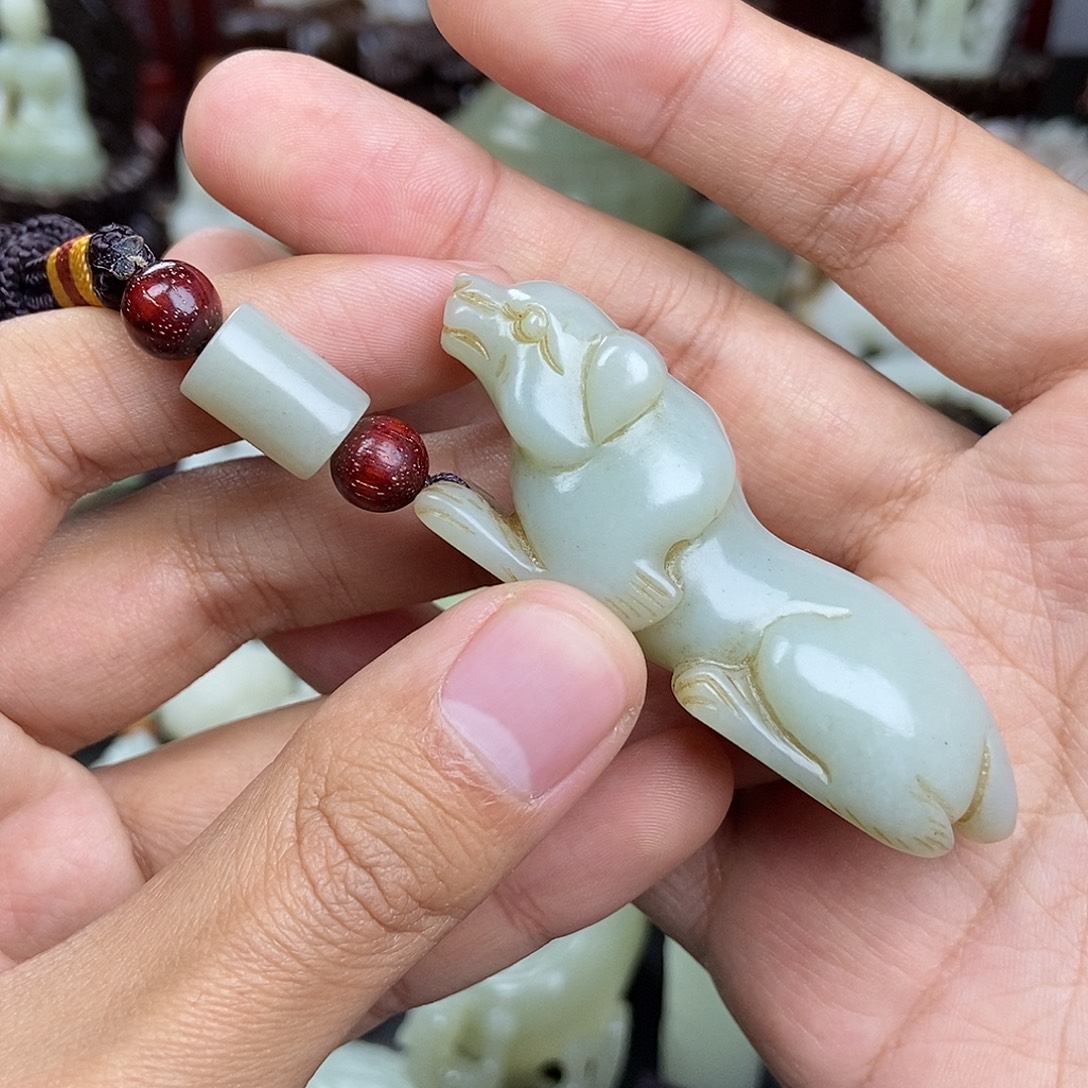 和田玉未镶嵌把件