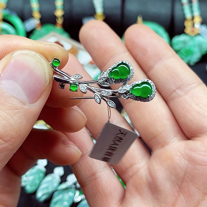 翡翠颈饰未镶嵌吊坠