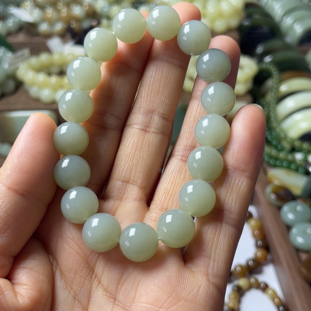 和田玉手链未镶嵌糖****豆