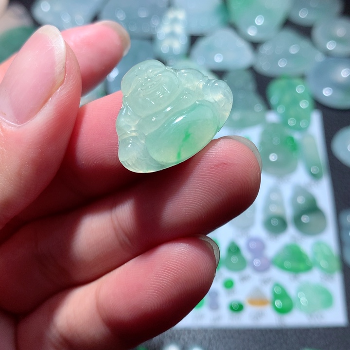 翡翠颈饰未镶嵌佛公