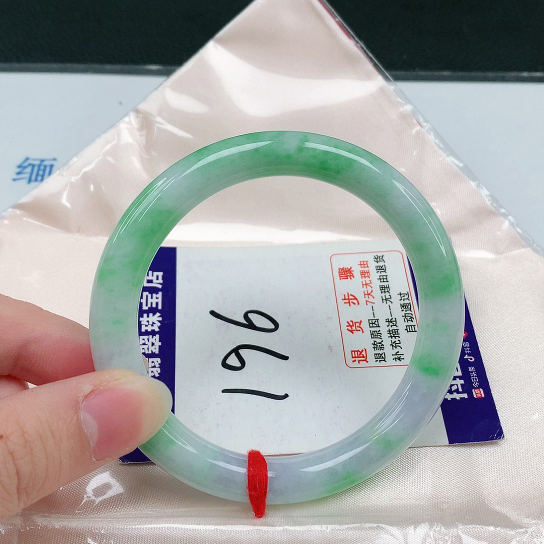 翡翠手镯未镶嵌翡翠