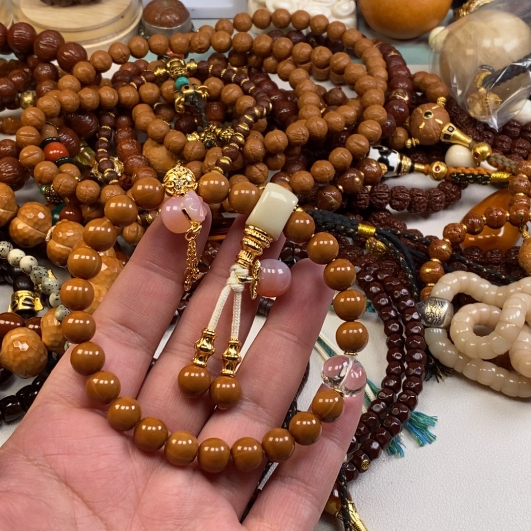 吊坠猴头核桃。。。。。。。。。。