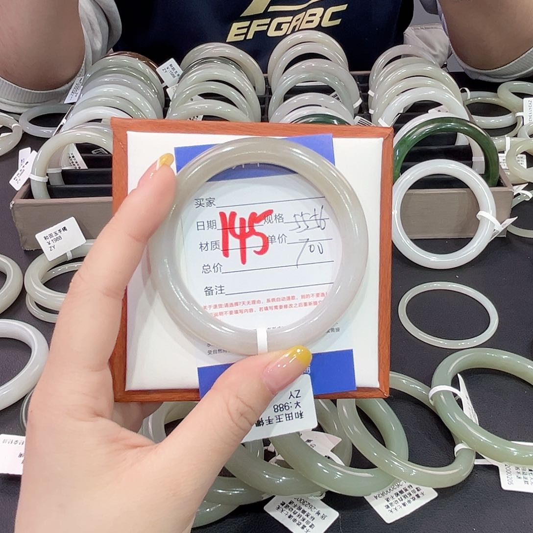 和田玉手镯未镶嵌