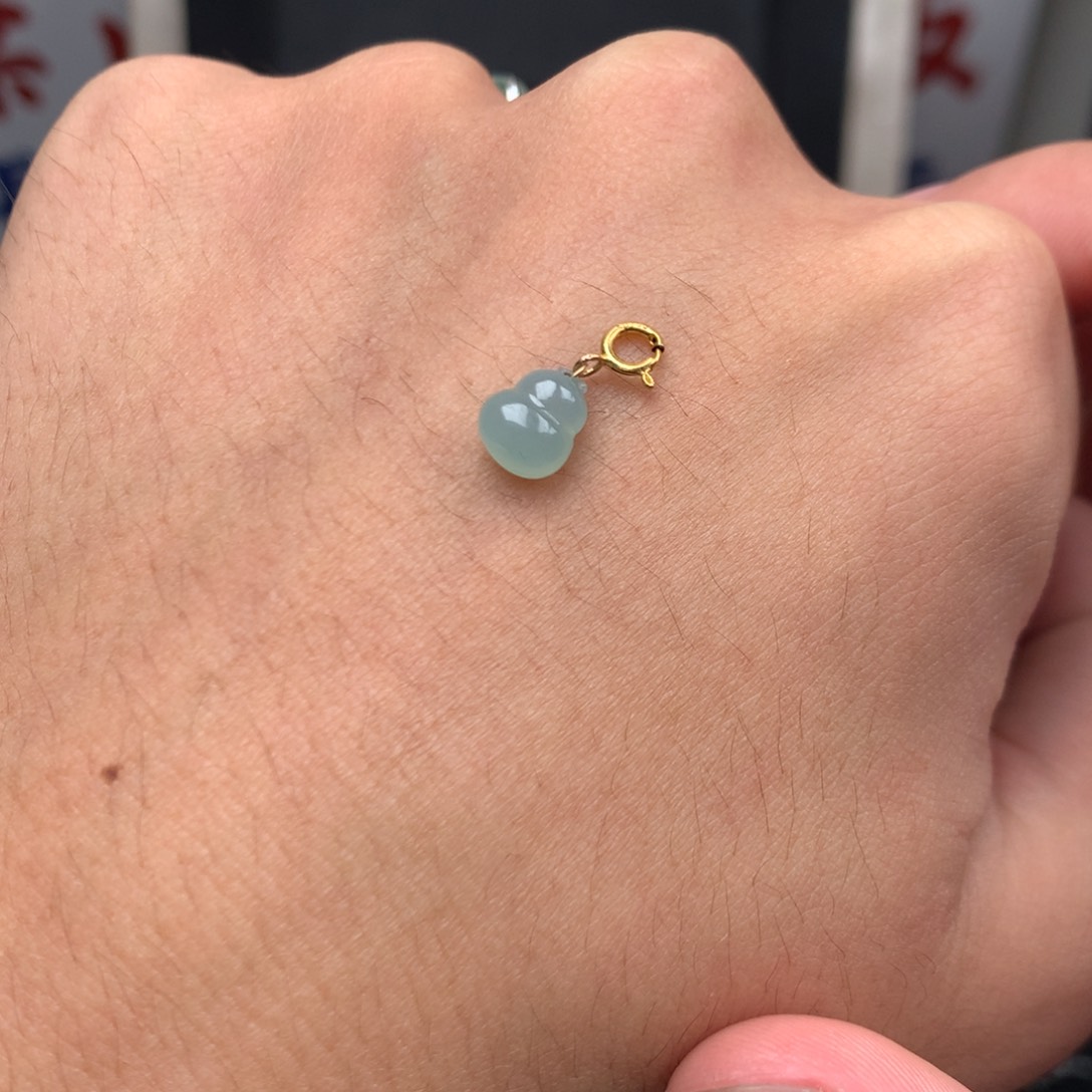 翡翠未镶嵌颈饰你是