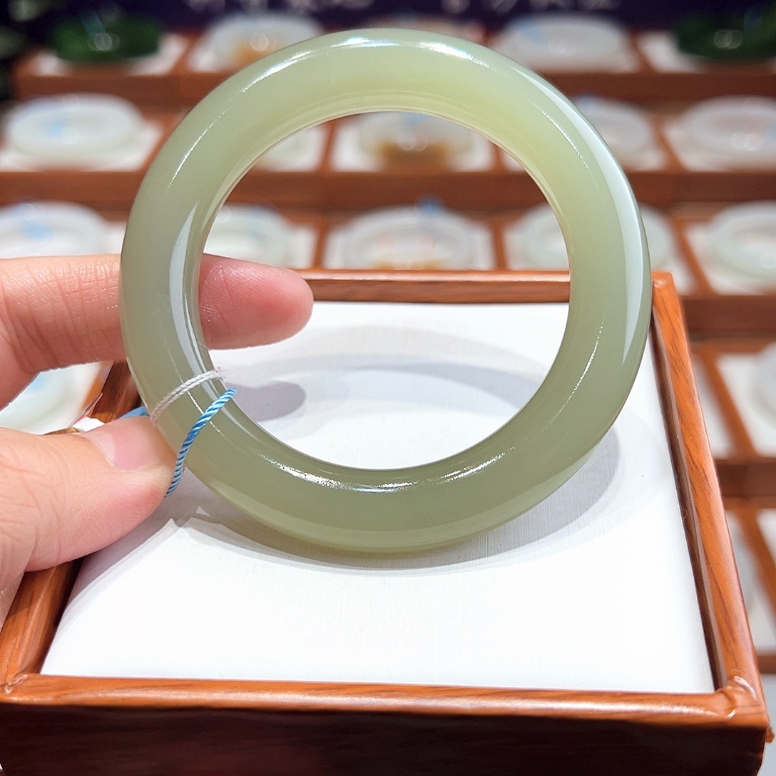 和田玉手镯56.57未镶嵌