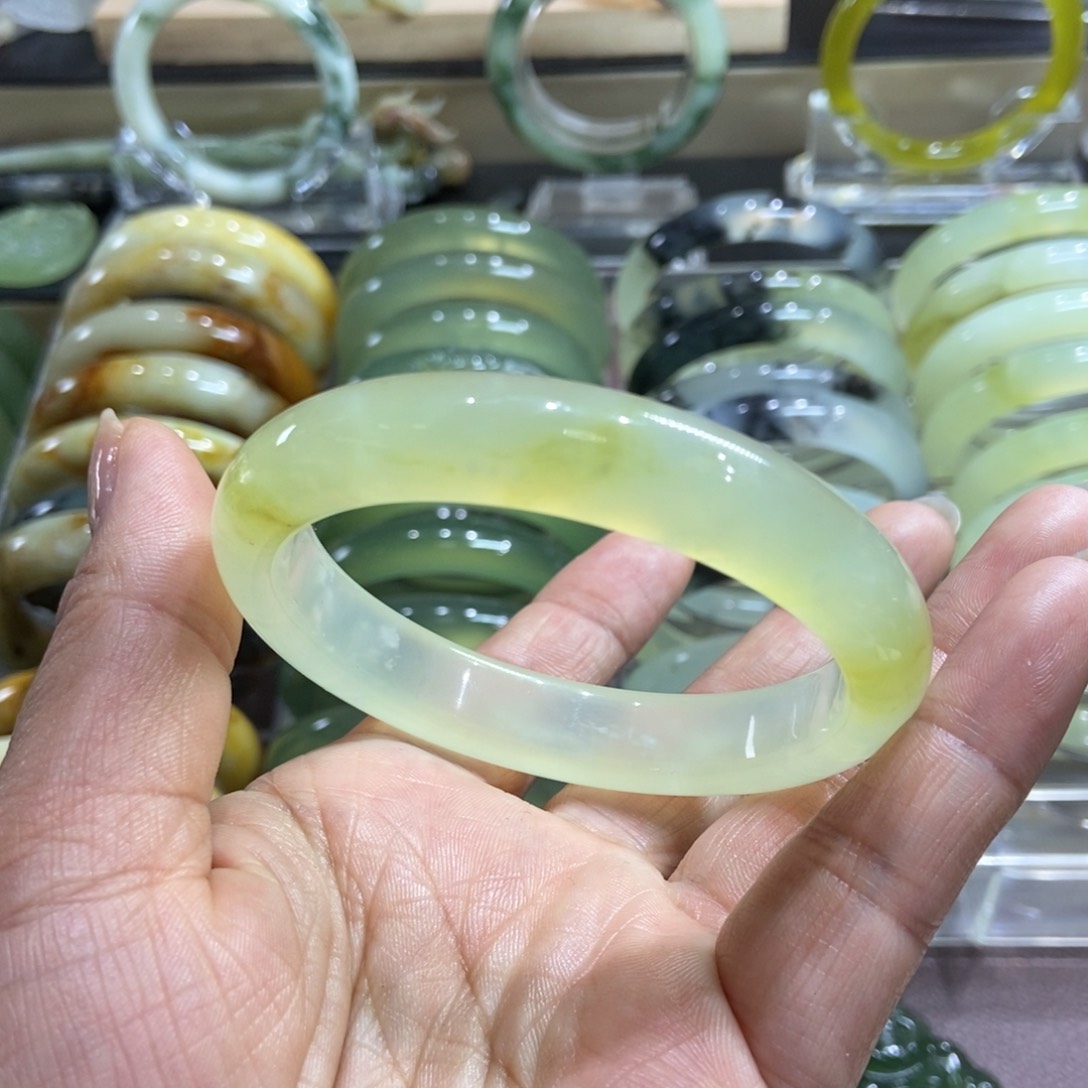 蛇纹石玉手镯未镶嵌60