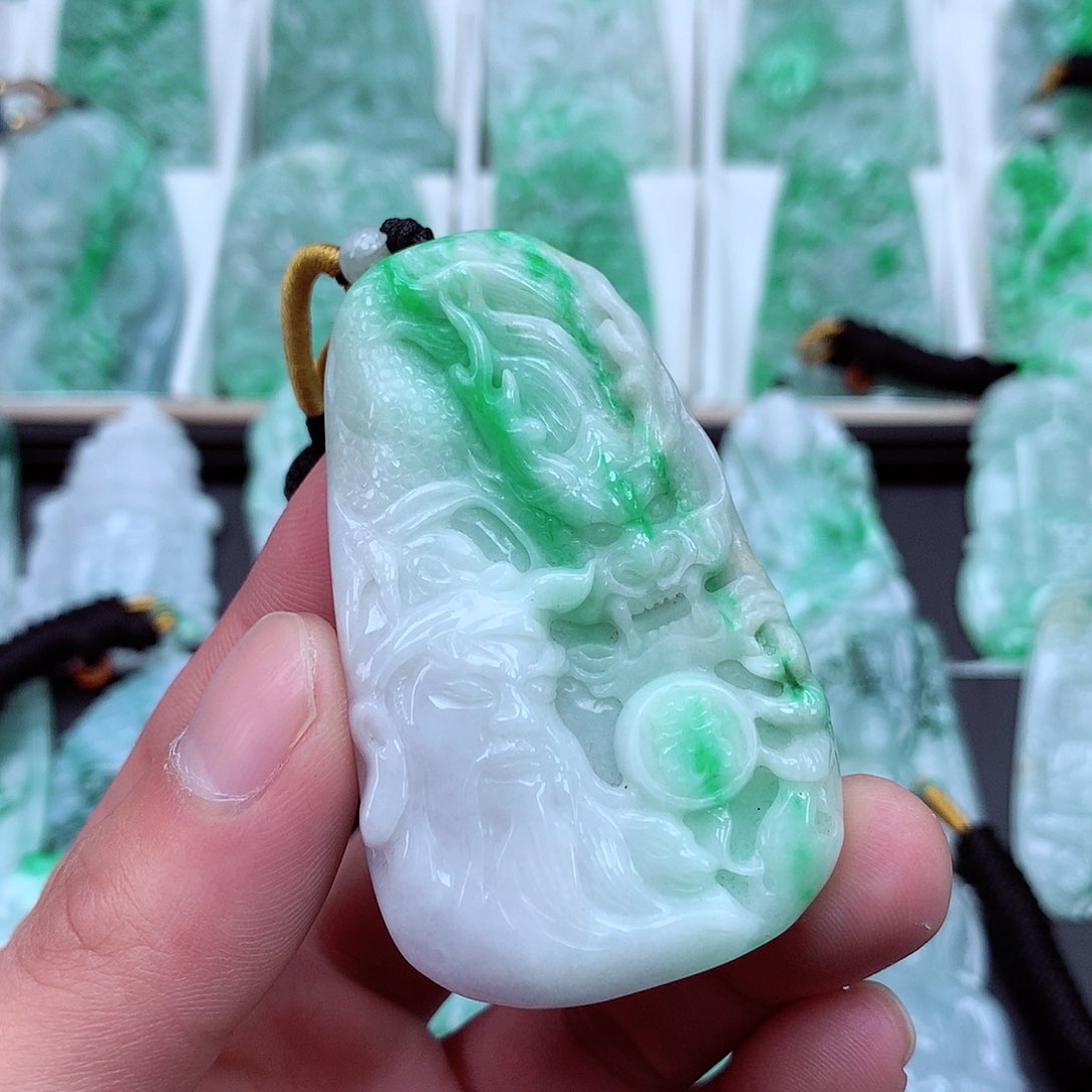 翡翠颈饰未镶嵌翡翠吊坠