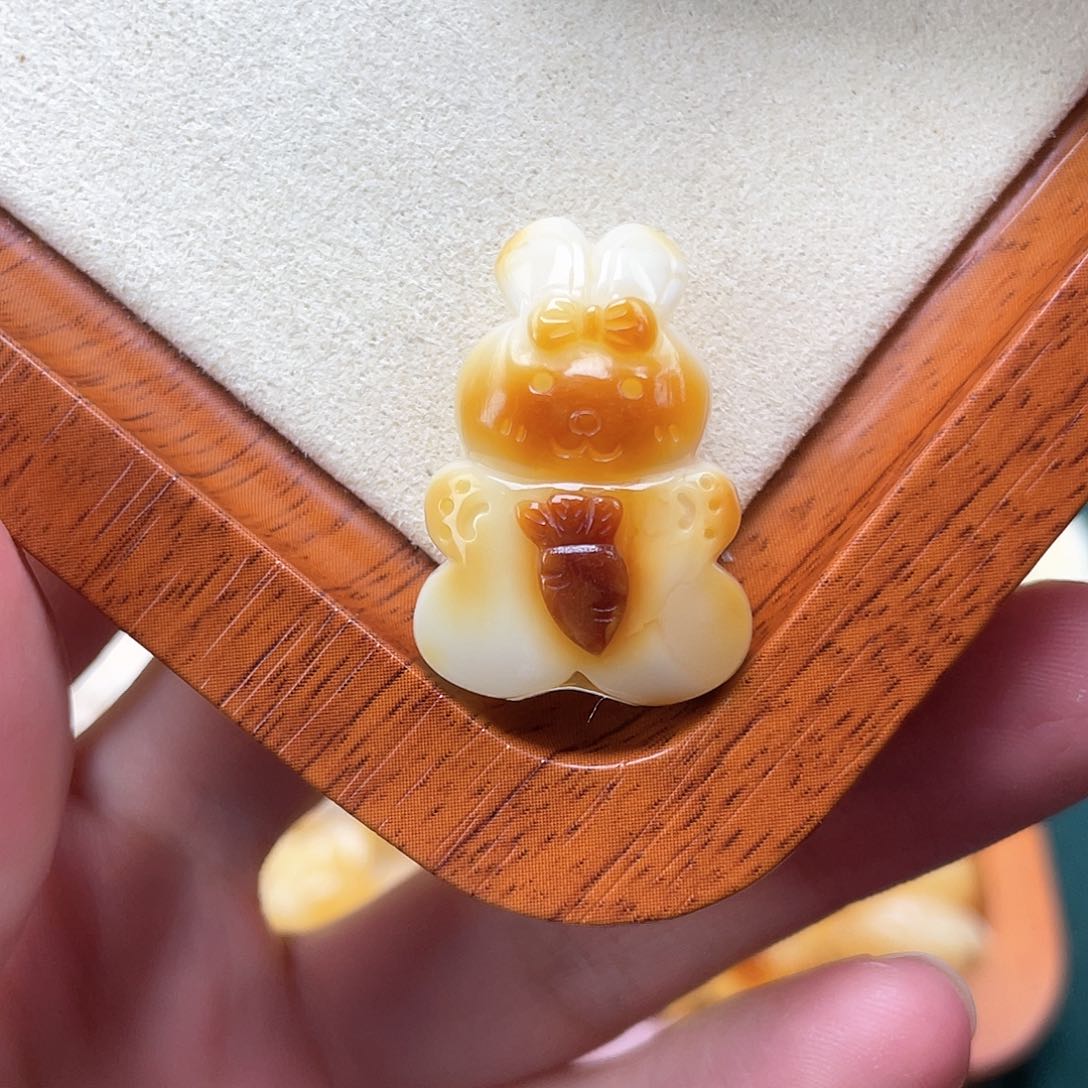 琥珀裸石未镶嵌蜜蜡