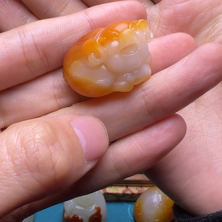 军***和田玉未镶嵌颈饰