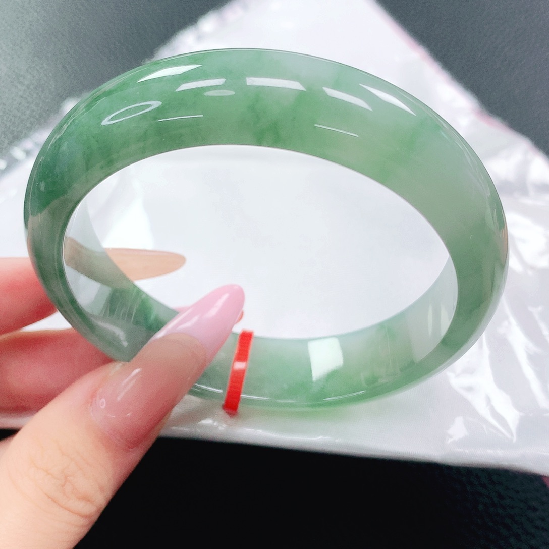翡翠手镯未镶嵌57圈