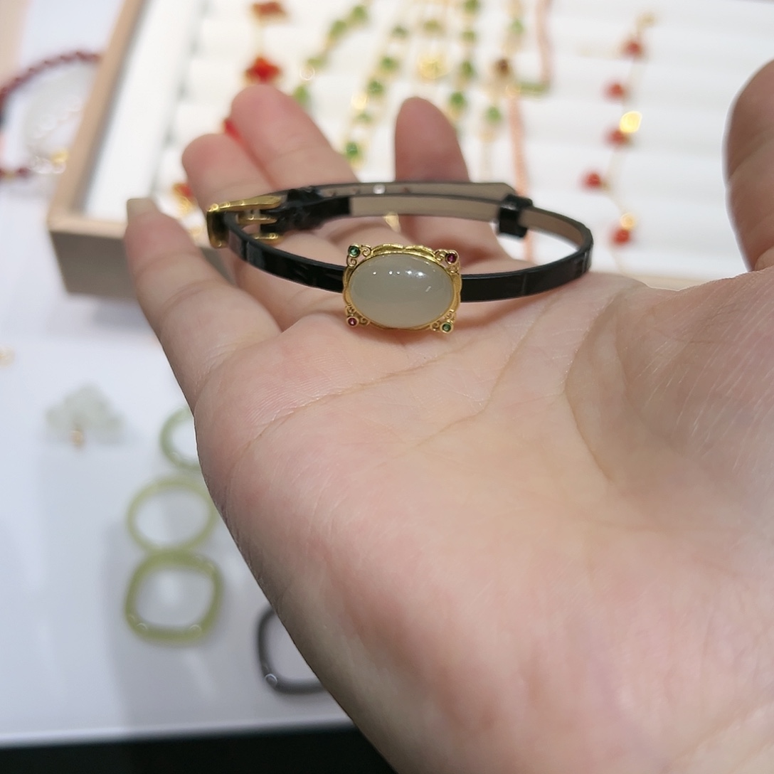 未镶嵌戒指和田玉