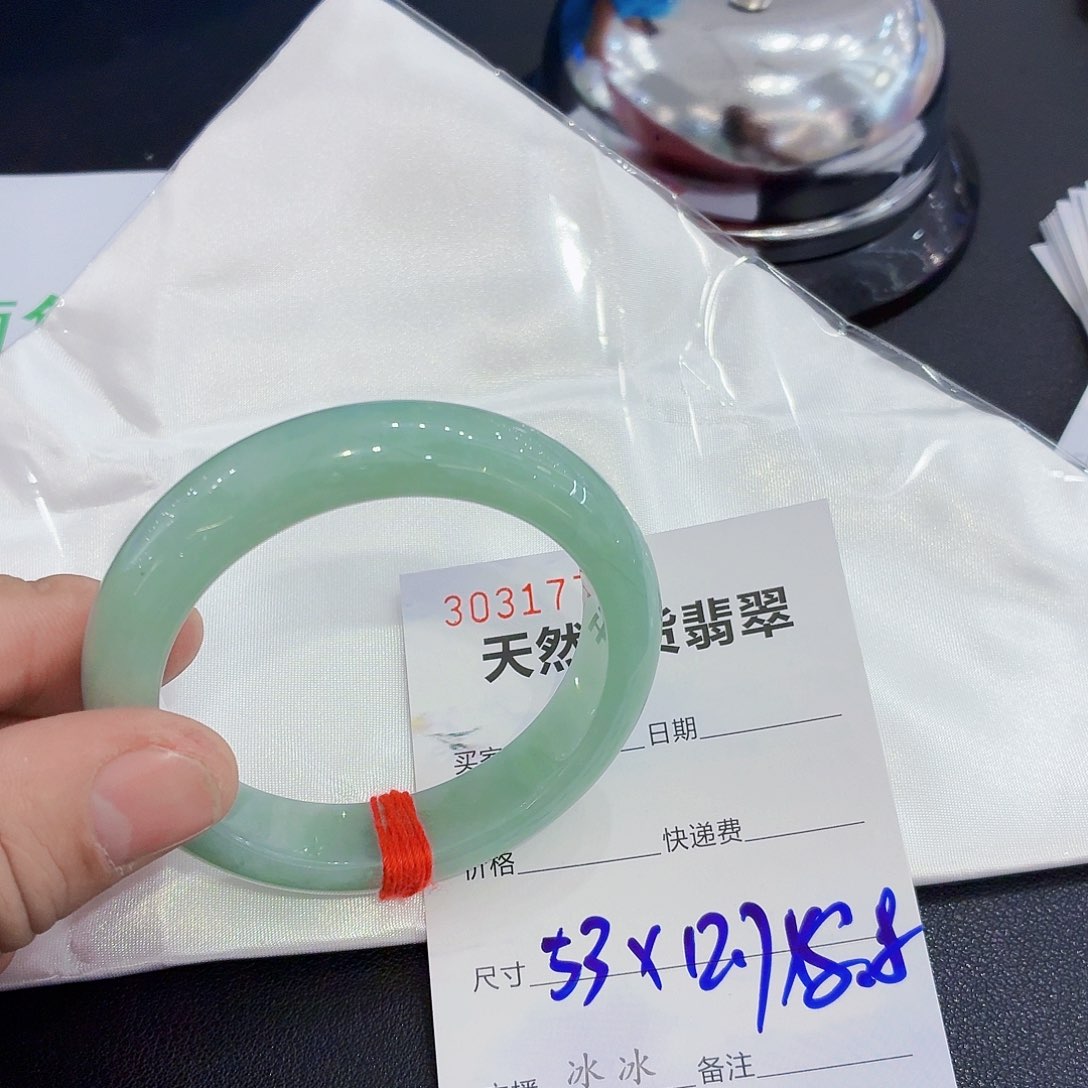 翡翠未镶嵌手镯翡翠手镯