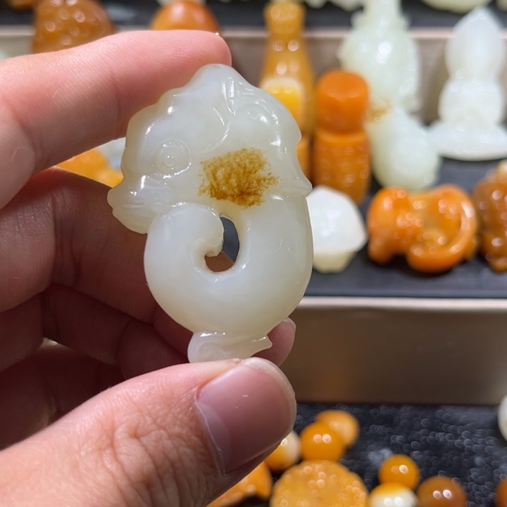 西***天和田玉未镶嵌颈饰