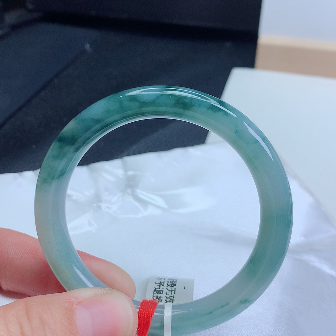 翡翠手镯未镶嵌55圈口