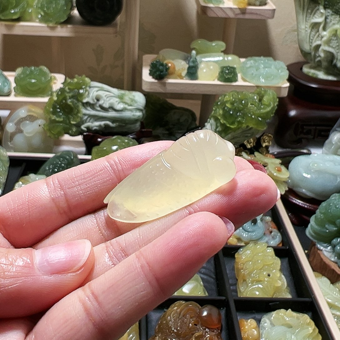 蛇纹石玉颈饰未镶嵌