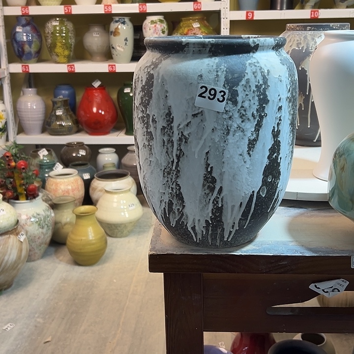 墨***漪白泥花瓶摆件摆件。293