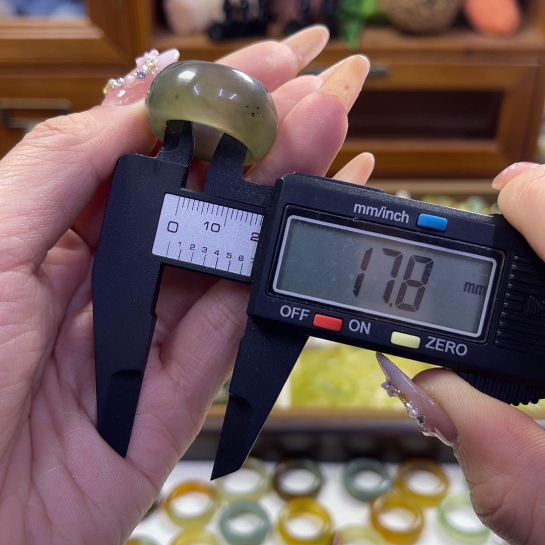 蛇纹石玉未镶嵌手镯38