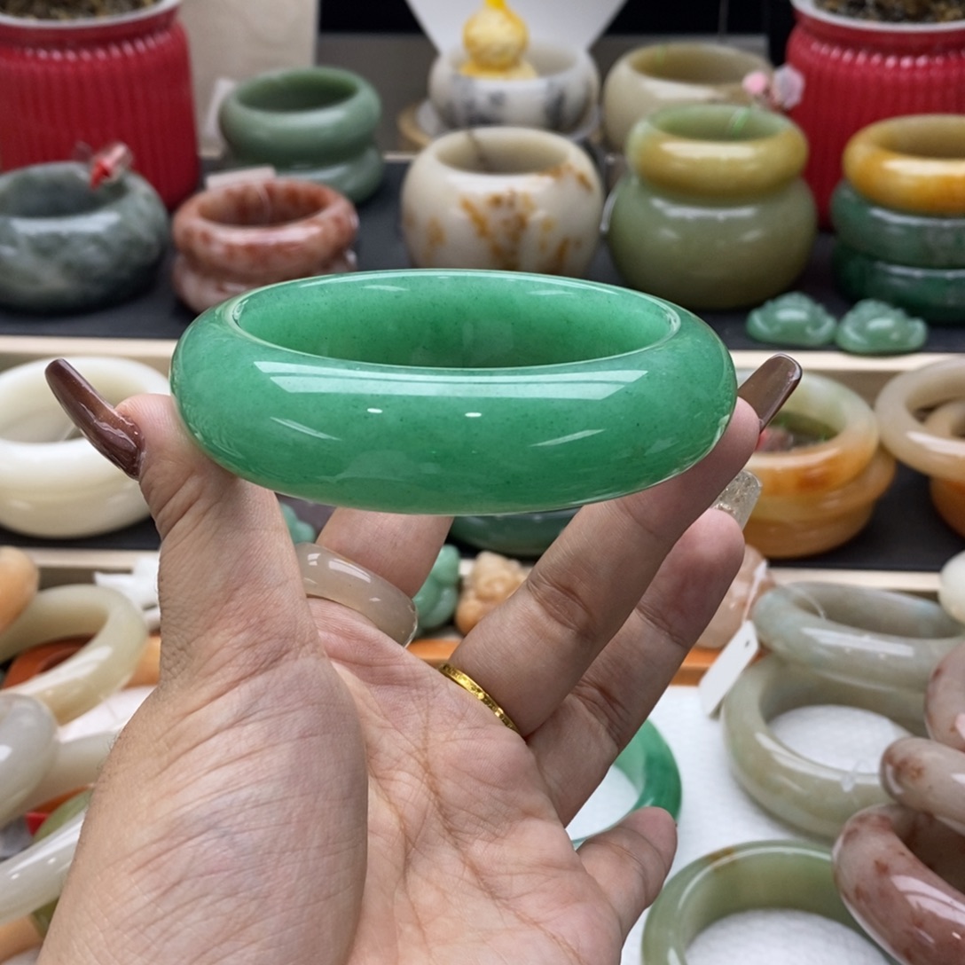 石英岩玉未镶嵌手镯