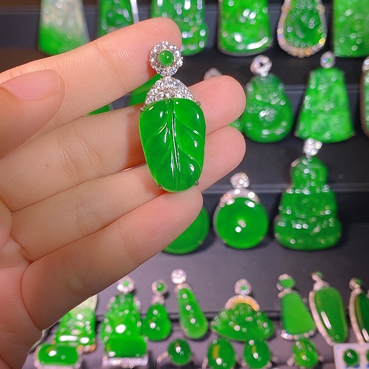 翡翠银S925镶嵌颈饰是