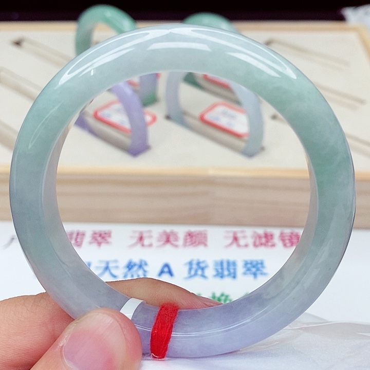 翡翠手镯未镶嵌56圈口