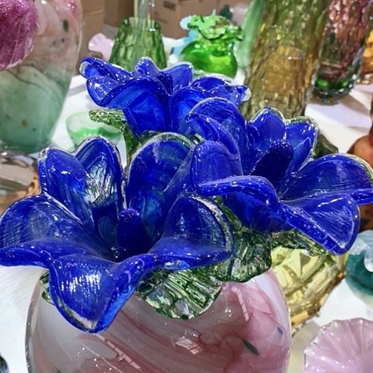 琉璃花瓶高45厘米宽9厘米