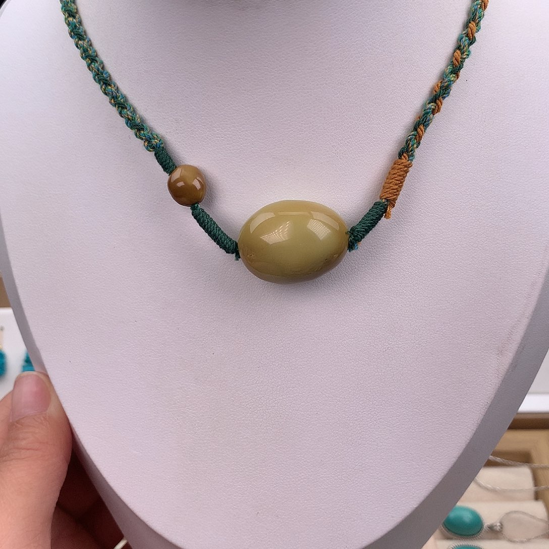 绿松石未镶嵌颈饰