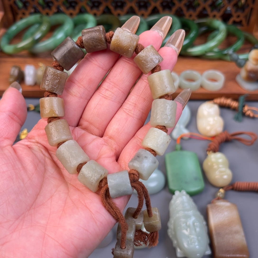 和田玉（糖玉）未镶嵌颈饰