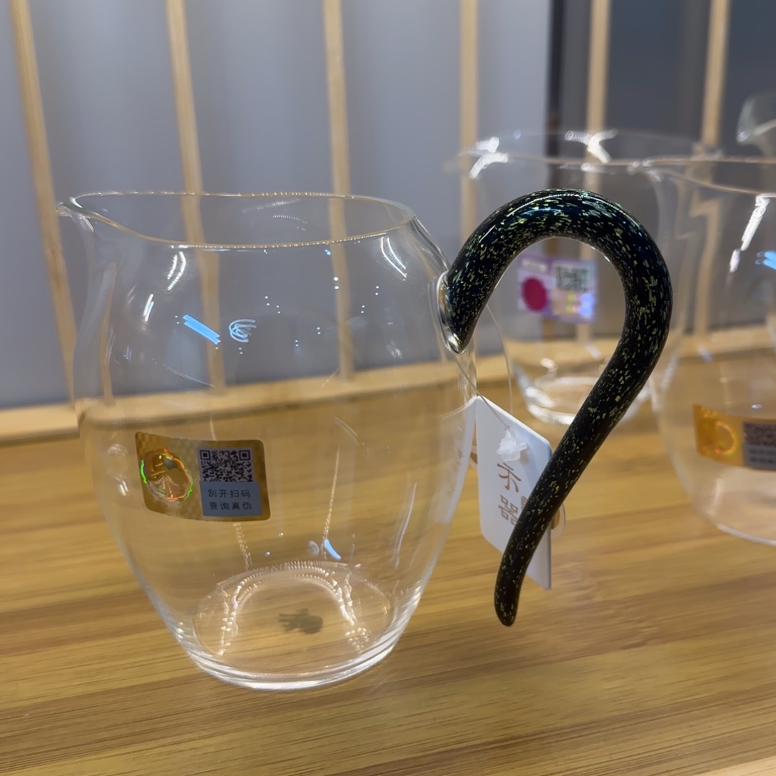 喔***、禾器怡然公道杯黑金