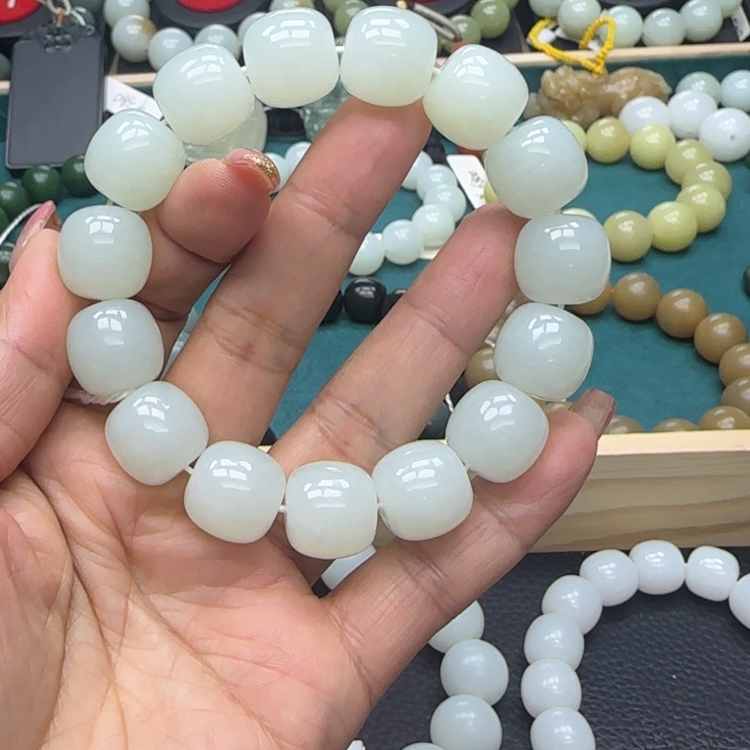 不***念和田玉未镶嵌手链