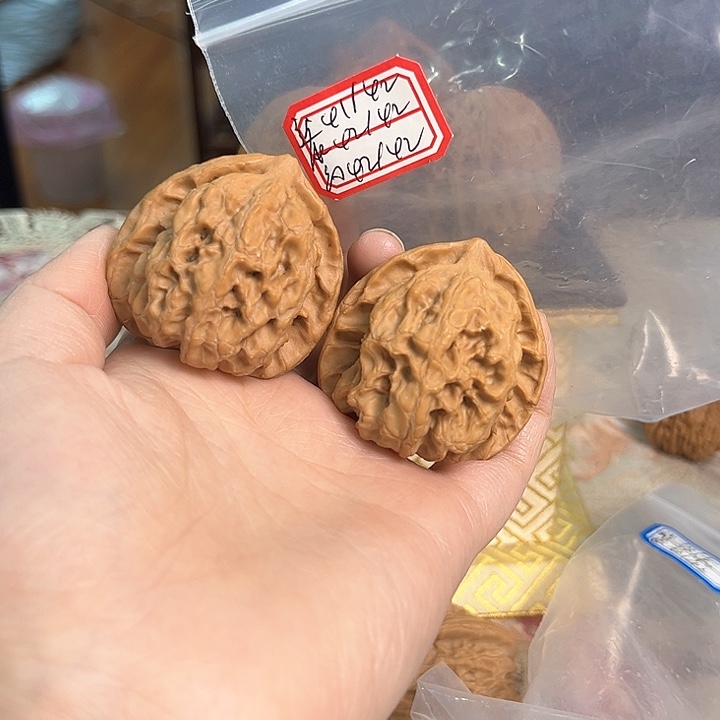 文玩核桃把件梨木台