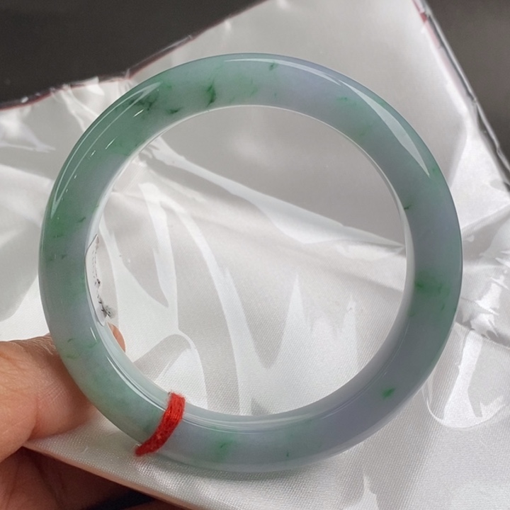 翡翠手镯未镶嵌56圈