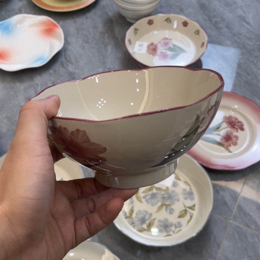陶瓷微瑕餐具介意勿拍，满18飞！