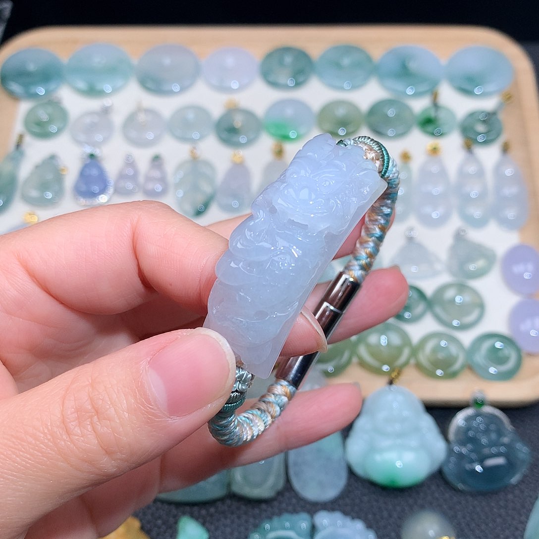 翡翠颈饰未镶嵌手串