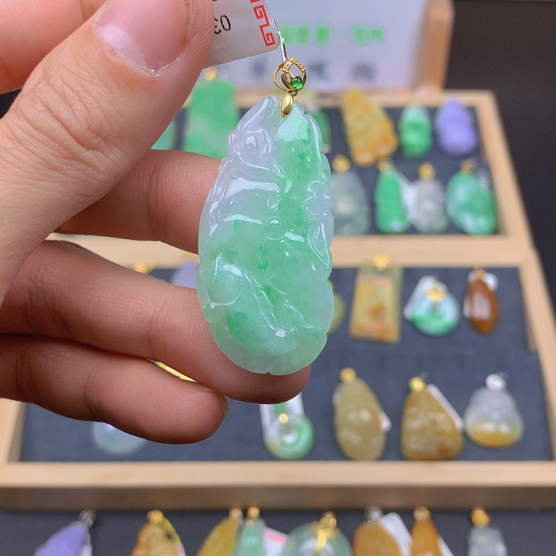 翡翠颈饰18K金镶嵌翡翠