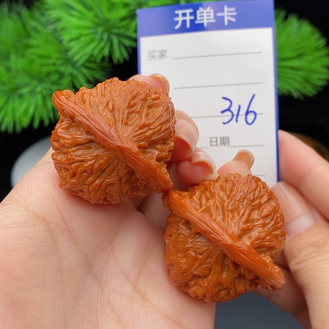 文玩核桃吊坠43红狮子的316