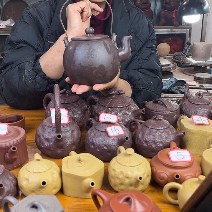 紫砂茶壶宜兴紫砂精工制作