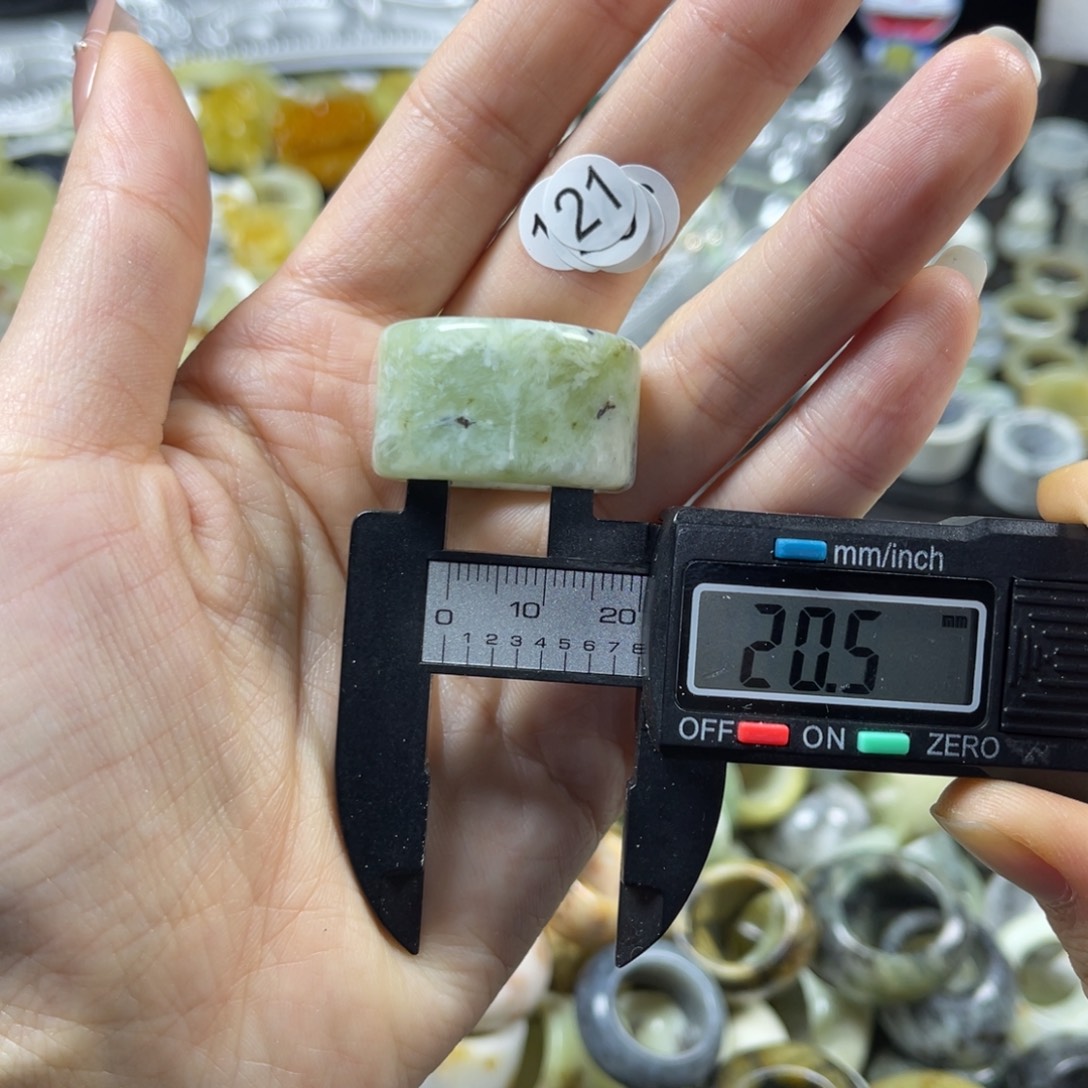 蛇纹石玉未镶嵌戒指